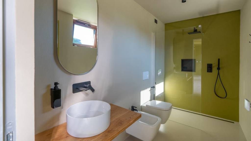 Agricamping-la-pietra-e-lulivo-pietra-ligure-camping-bathroomAgricamping-la-pietra-e-lulivo-pietra-ligure-camping-bathroom