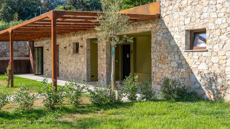 Agricamping-la-pietra-e-lulivo-pietra-ligure-26-outdoor-structure-garden-field