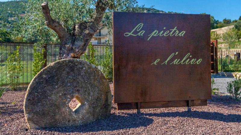 Agricamping-la-pietra-e-lulivo-pietra-ligure-camping-structure-signAgricamping-la-pietra-e-lulivo-pietra-ligure-camping-structure-sign
